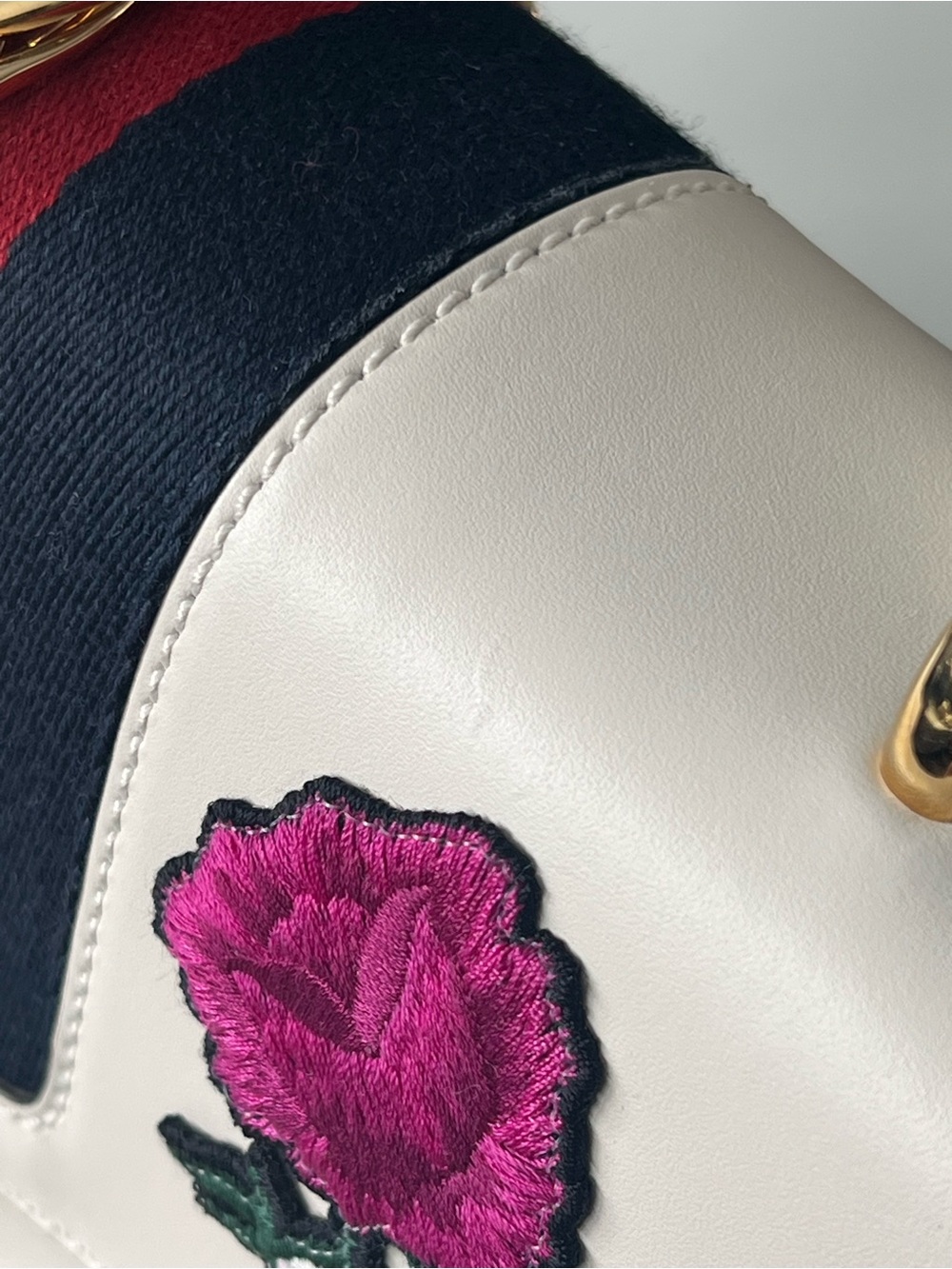 Gucci White Sylvie Floral Embroidered Leather Shoulder Bag - Picture 6 of 16